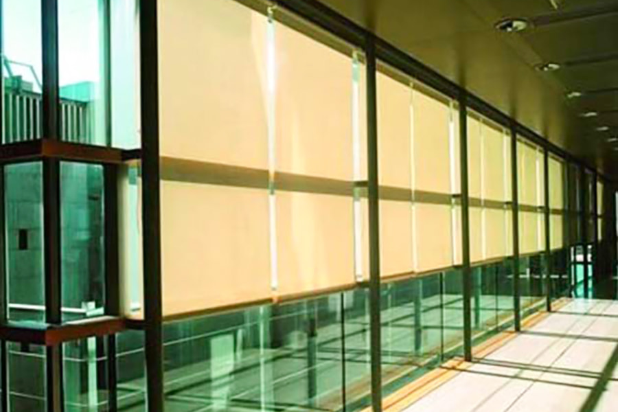 UV-resistant fabraice imbhalla blackout PVC solúbtha fireproof - le haghaidh baile, oifig, áit phoiblí