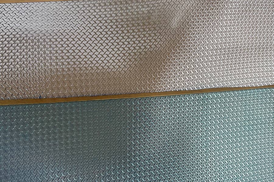 Fabraic fiberglass solúbtha leictreaphlátáilte éadrom-retardant lasair